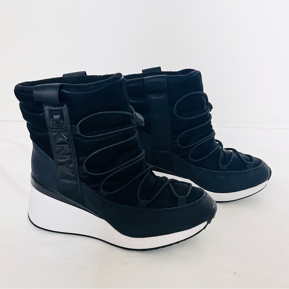DKNY women’s Perla wedged bootie 7.5